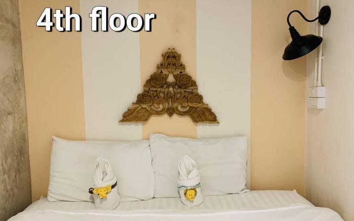 Retro At Phra Sing Guest House