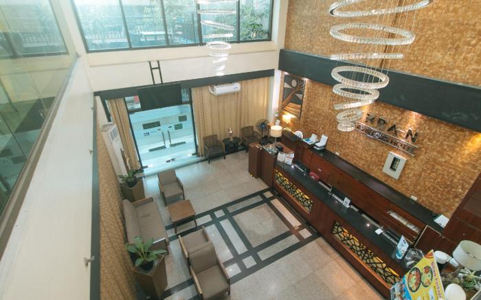 Urban Travellers Hotel by RedDoorz