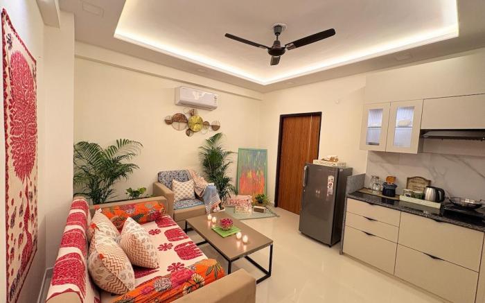 Couple Canvas- Luxurious 1-BHK Peaceful Apartment