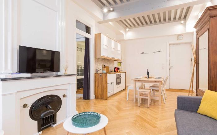 Bright apartment - 1BR- 4P- Downtown
