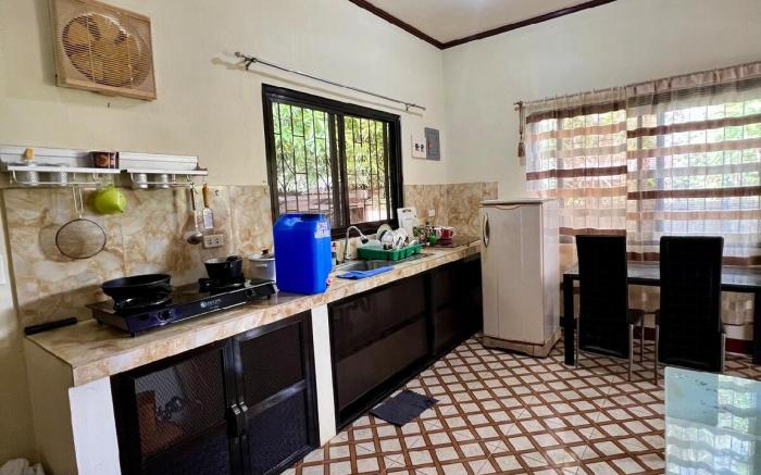 Aninuan Hideaway | Beach & Trail