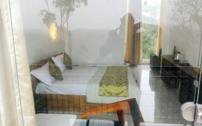 THE FORTUNARA CROWN MUNNAR