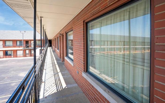 Hotel O Miami Inn & Suites Chicago Midway Airport