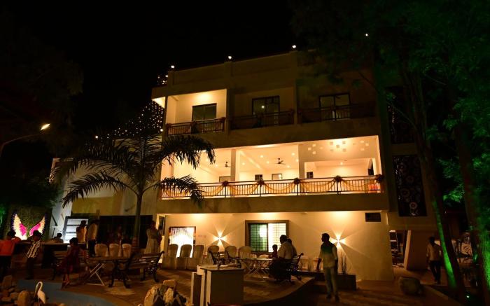 THE REEF LOUNGE