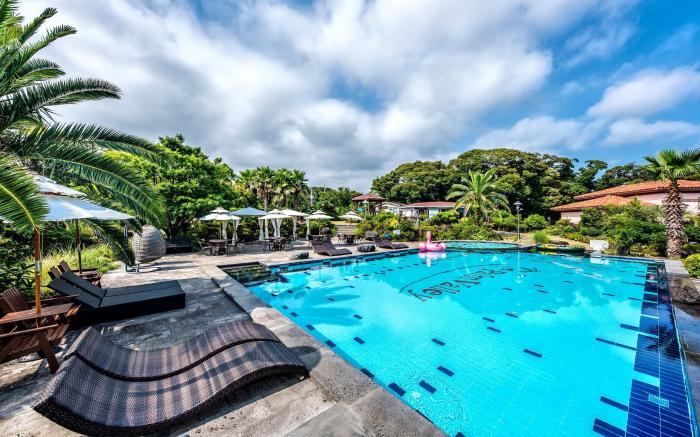 Palm Valley Pool Villa Resort