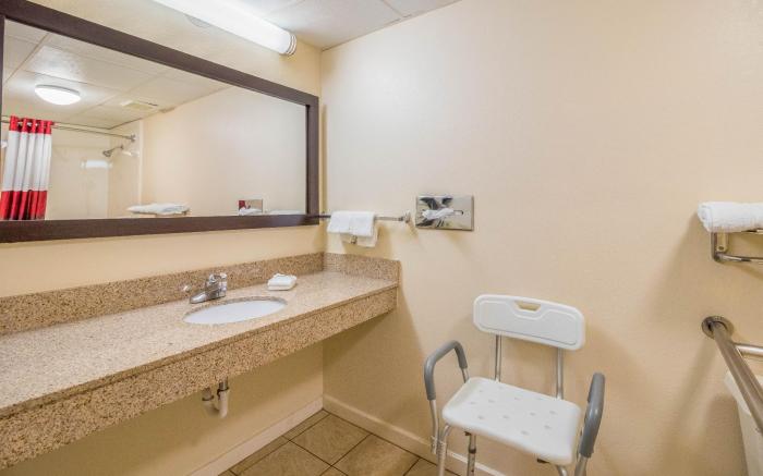 Red Roof Inn Clarksville