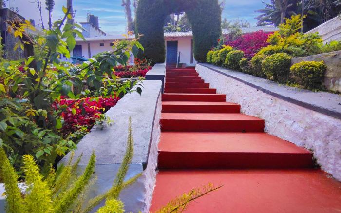 7 ROADS RESORT 50mts to lake