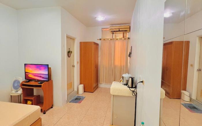 Roomhub Motel