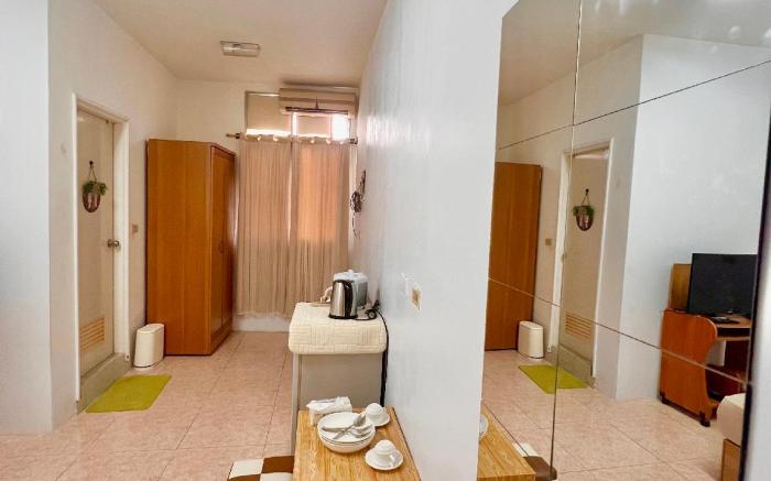Roomhub Motel