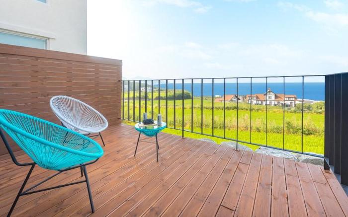 J nine Poolvilla Pension