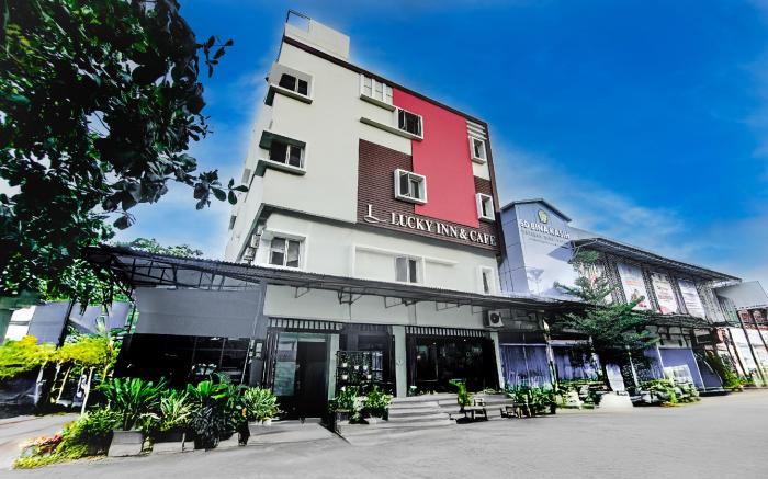 OYO 94781 Hotel Lucky Inn Makassar