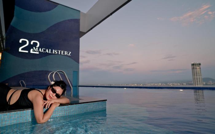 22 Macalisterz Leisure Suites George Town