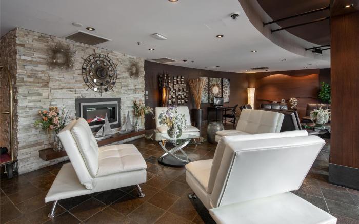 Coast Lonsdale Quay Hotel