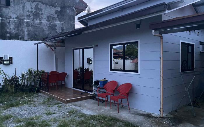 Los Glomos RestHub Unit A1