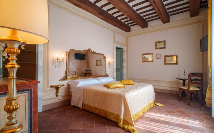 Palazzo Rossi, Historic Boutique Home in Marche