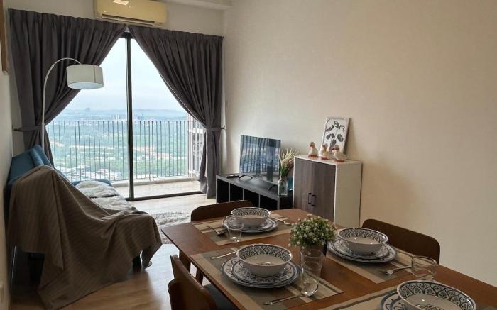 Emporis 2BR Condo| freeParking•SEGi•Thomson• EmHub