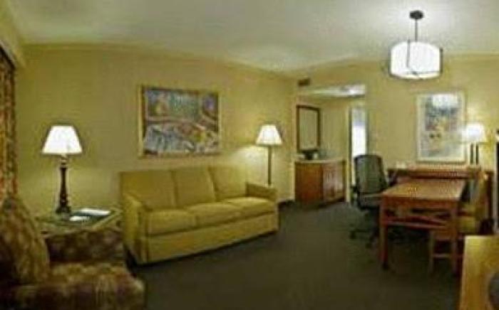 Embassy Suites by Hilton San Antonio Airport