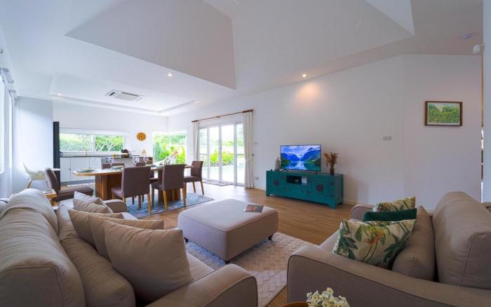 Tropical Family Villa w/ Pool & Garden (ML103)