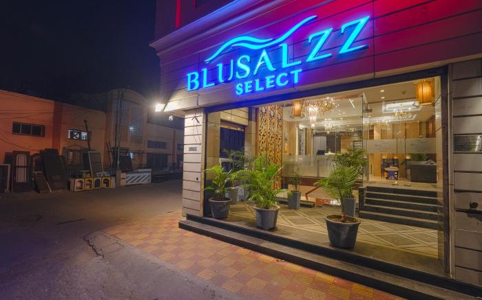 BluSalzz Select City Centre near Golden Temple