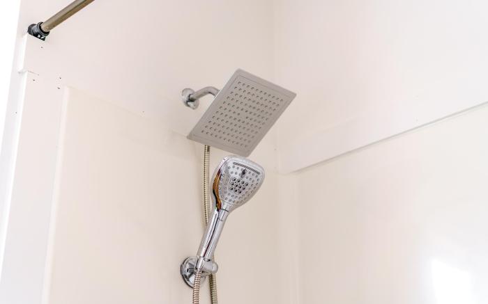 PRIME Location – CLEAN – Top Rated - Parking Free