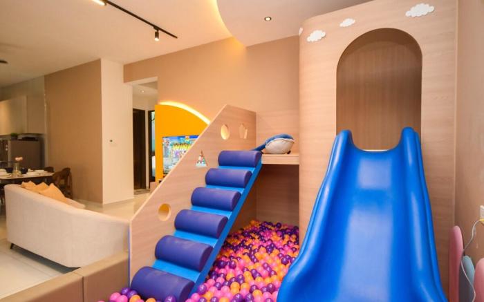 【Bathtub】The Castle Slide with Ball Pool @DangaBay