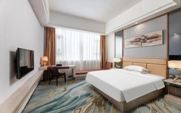 Raccoon international airport hotel & free shuttle