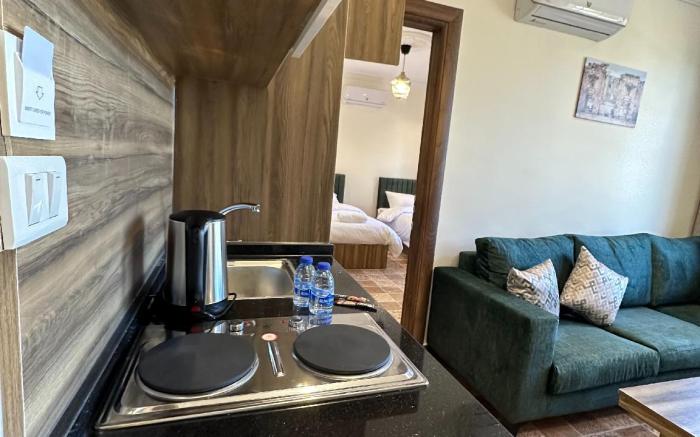 12 Antica Jabal Al Lweibdeh