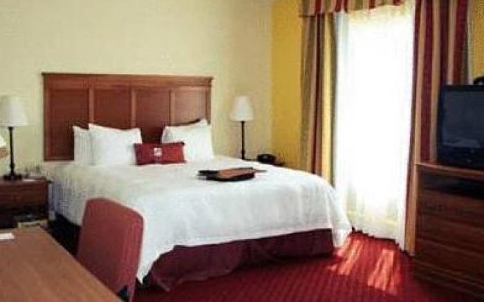 Hampton Inn & Suites Louisville East