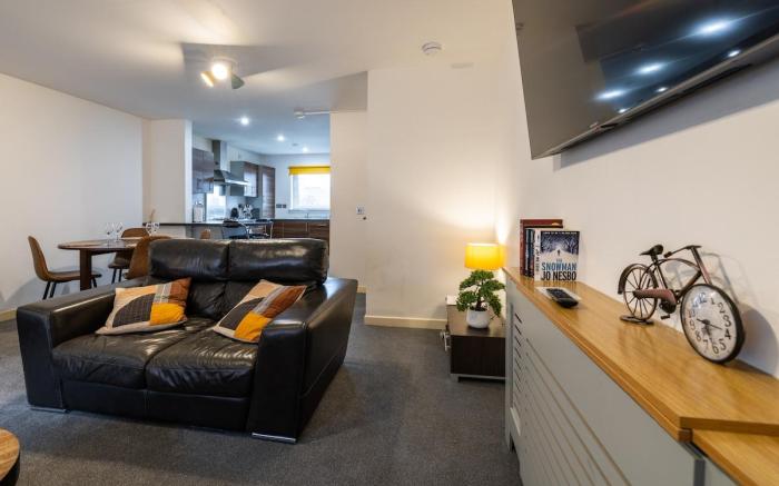 Dundee City centre apartment - 3 bedrooms sleeps 6