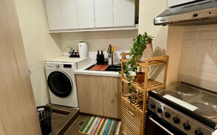 SRR OCTOBER 1999 PHP PROMO - 1BR Unit near NAIA T3