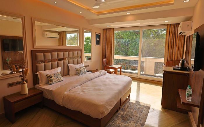 FlxHo Horizon ONE - Luxury Hotel & Residences Golf Course Road, 2 Min from 42-43 Metro Station