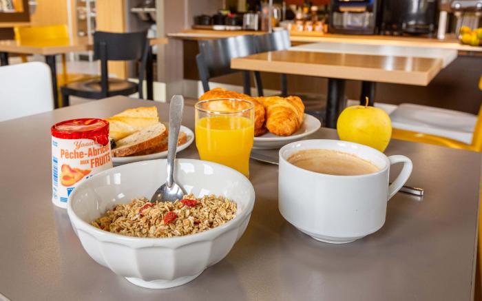 B&B HOTEL CHARTRES Le Coudray