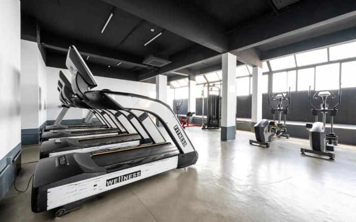 Modern & Cozy 2BR Stay |Walk to Shops & Landmarks