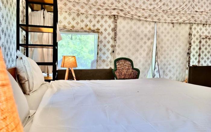 H2H -Premium Tent | Mountain Views by Homeyhuts