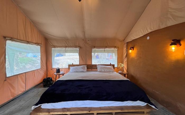 H2H- Riverside 1 Private Tent in Bir by Homeyhuts