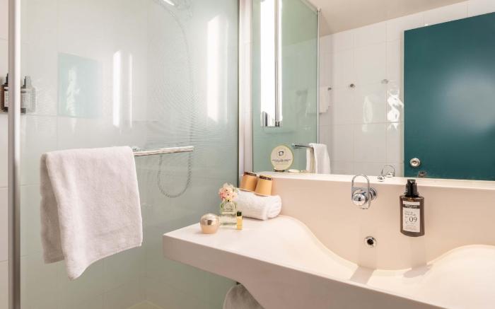 B&B HOTEL Lyon Nord 4 etoiles