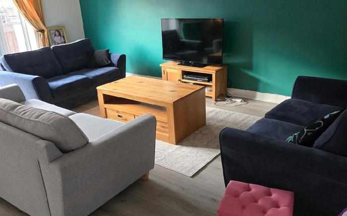 Cozy Ensuite Room in a Family Home, Rotherham