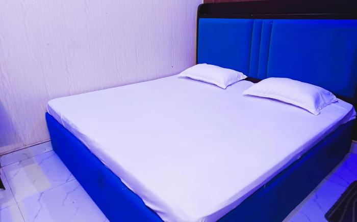 FOUR FOX HOTEL - NEAR ANAND VIHAR TERMINAL