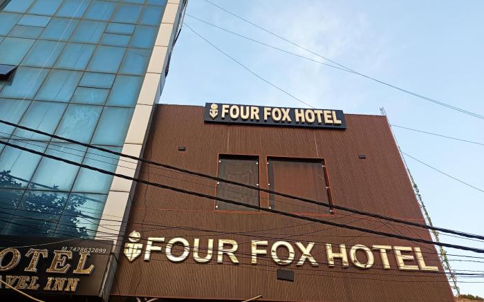 FOUR FOX HOTEL - NEAR ANAND VIHAR TERMINAL