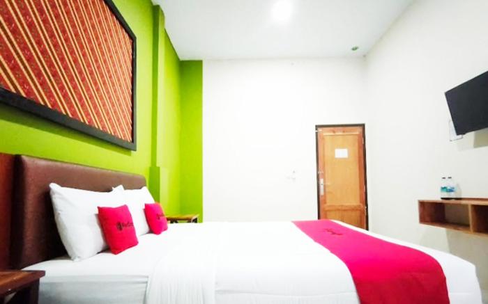 RedDoorz @ Flory Hotel Jalan Parangtritis