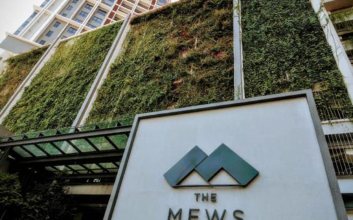 Twin Towers View The Mews