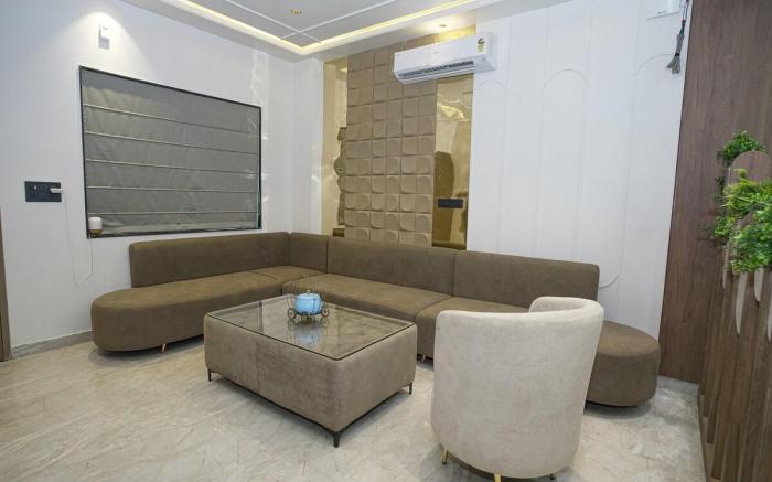 Luxury 6BHK PoolVilla Near 
Jaipur Railway Station