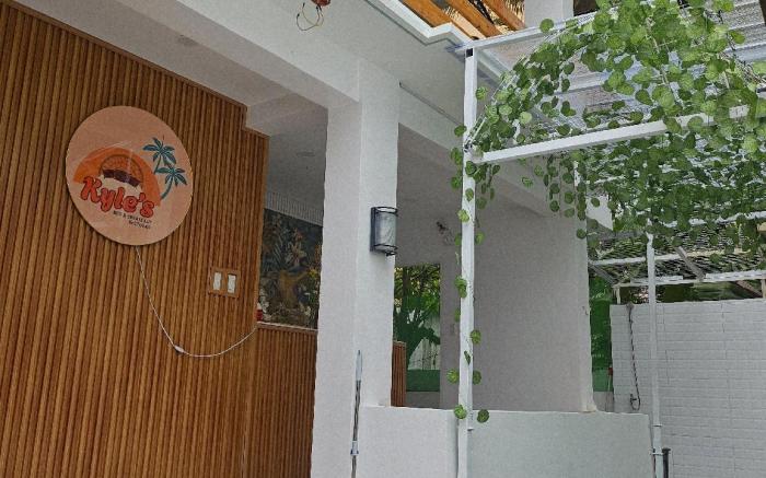 Kyle's Bed and Breakfast DMall Boracay