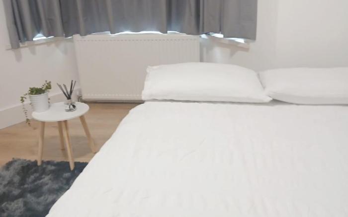 3 bed house in London,  Harrow