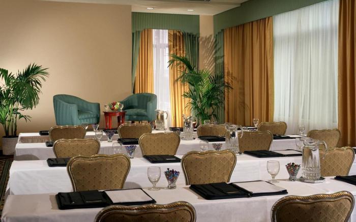 Hilton East Brunswick Hotel & Executive Meeting Center