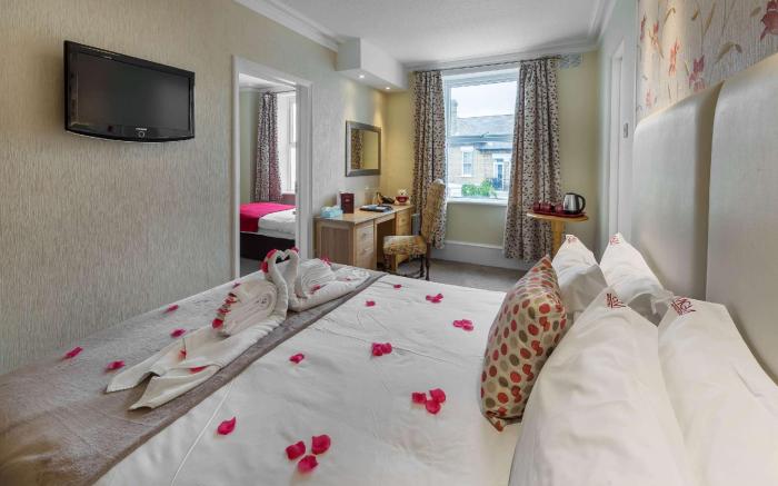 Muthu Westcliff Hotel (Near London Southend Airport)