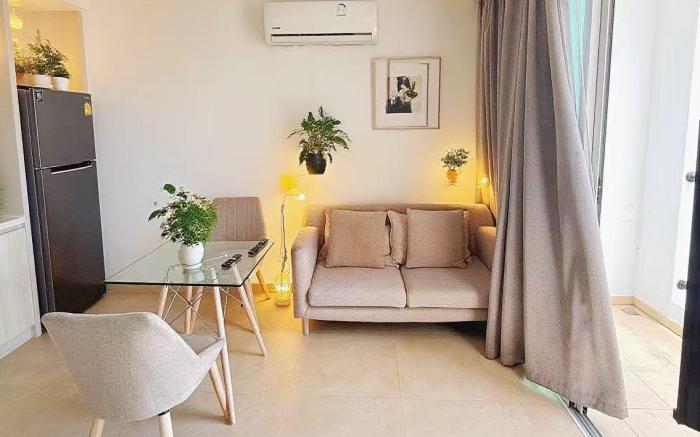 芭提雅市中心高端泳池花园公寓 / 椰子树下步行街旁