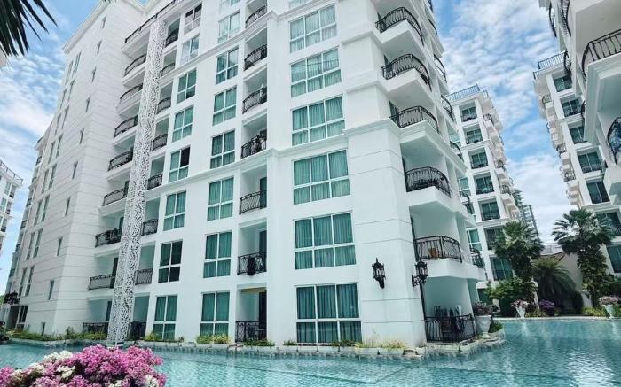 芭提雅市中心高端泳池花园公寓 / 椰子树下步行街旁