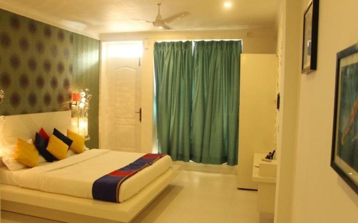 Paparazzi Resort 