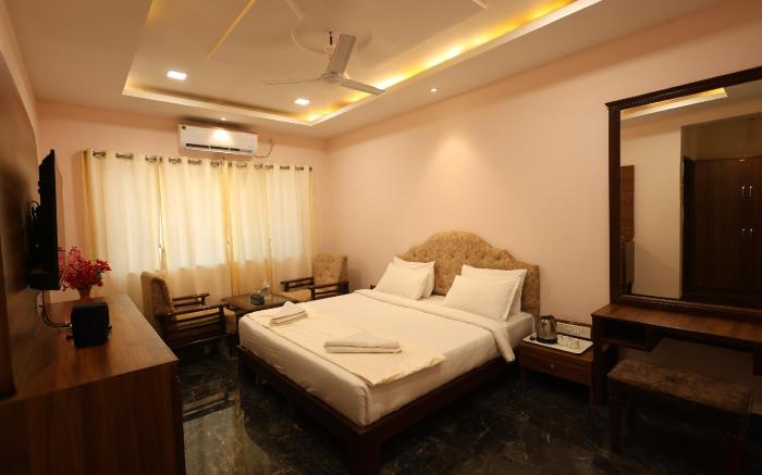 Green Paradise Hotel and Restaurant